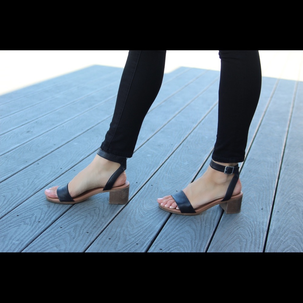 Steve Madden black low heel sandals size 9